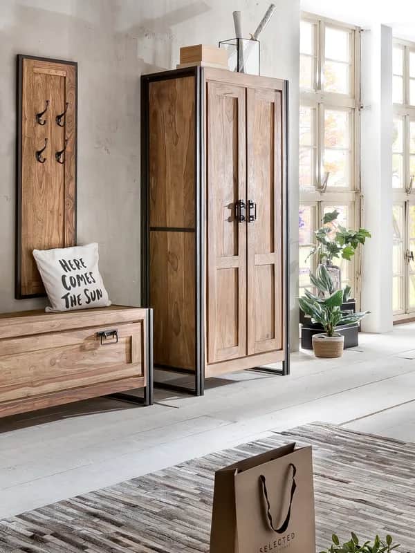 Garderobenschrank