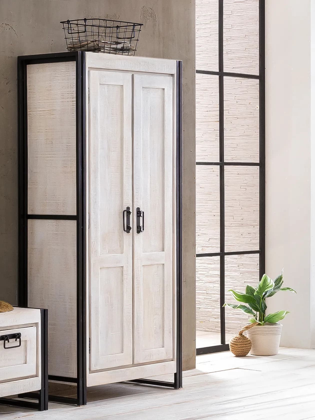 Garderobenschrank 4